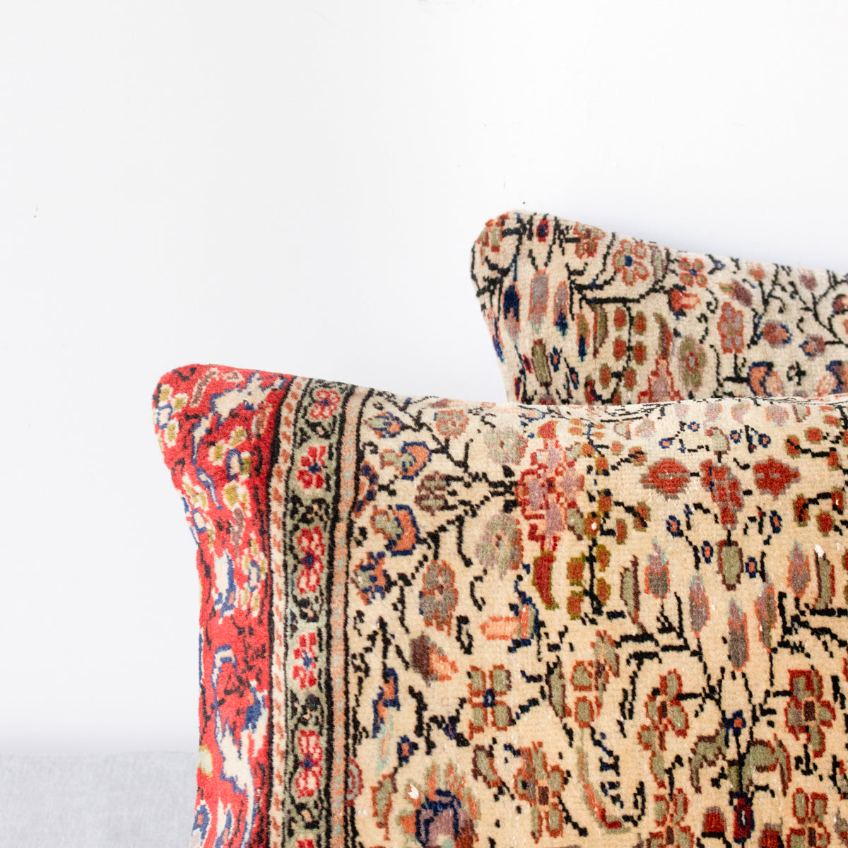 Coussin touffeté vintage | Croix