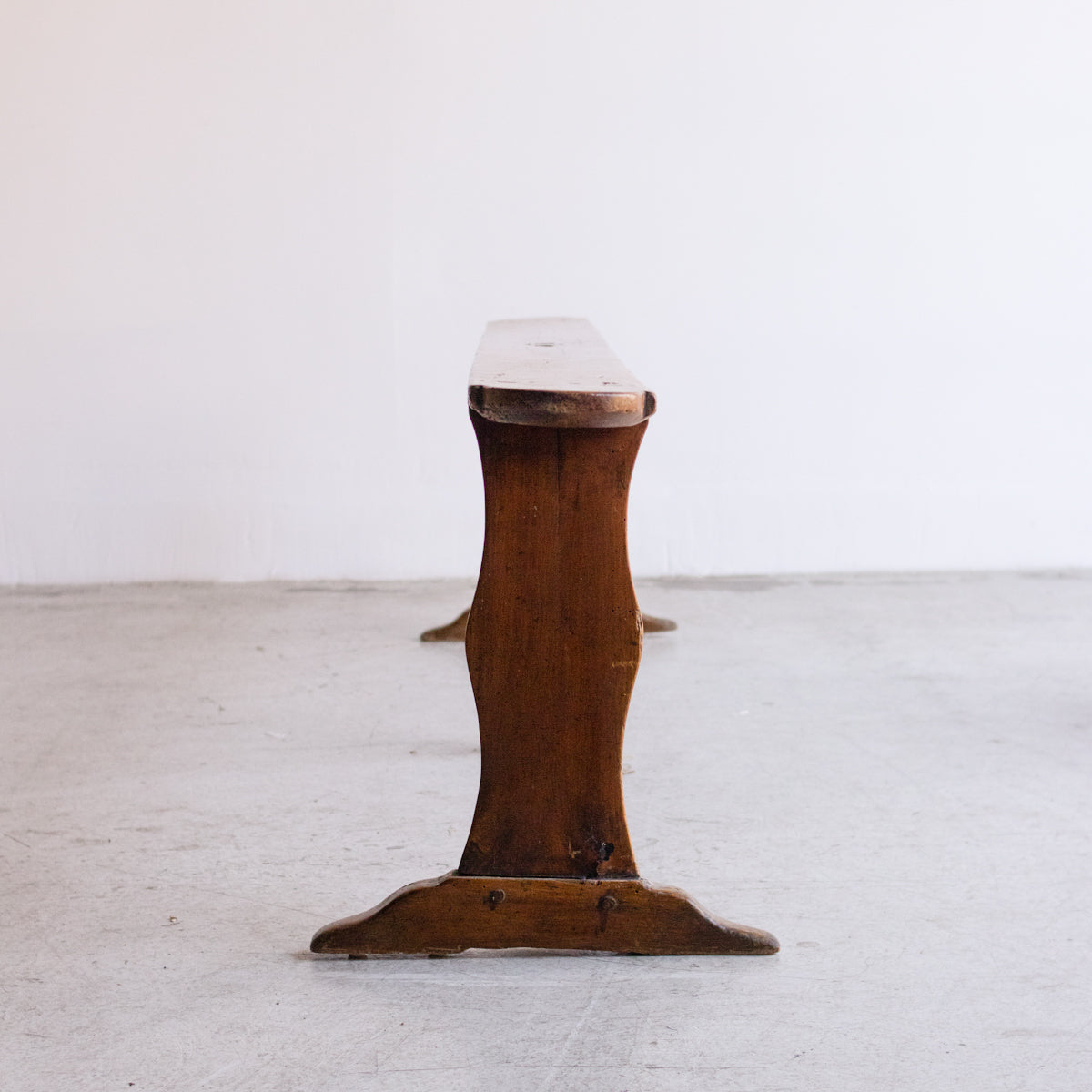 Banc antique en noyer