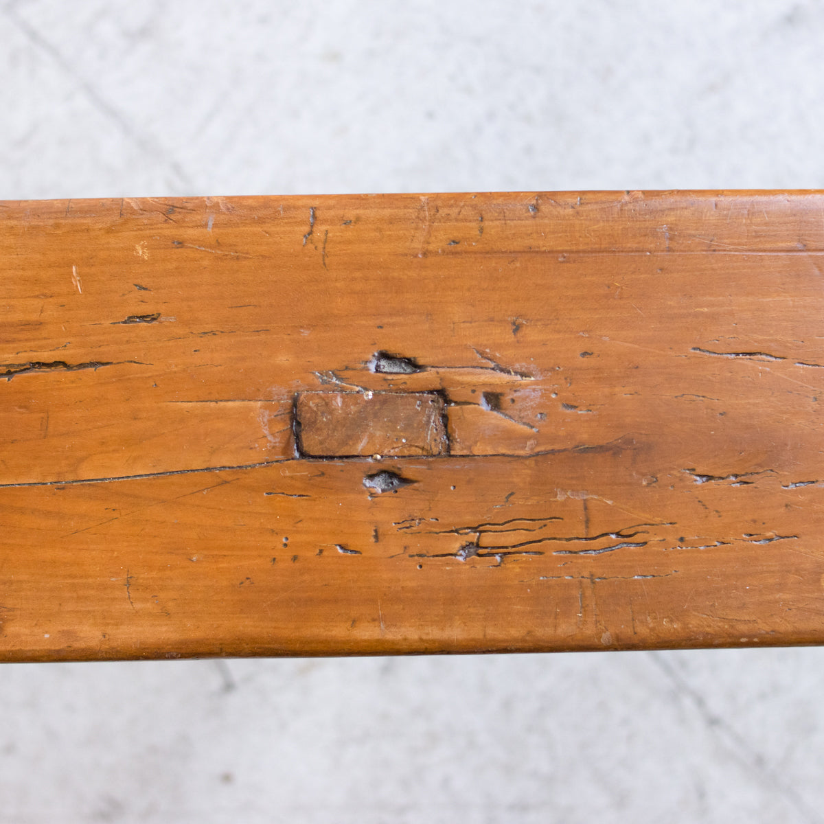 Banc antique en noyer