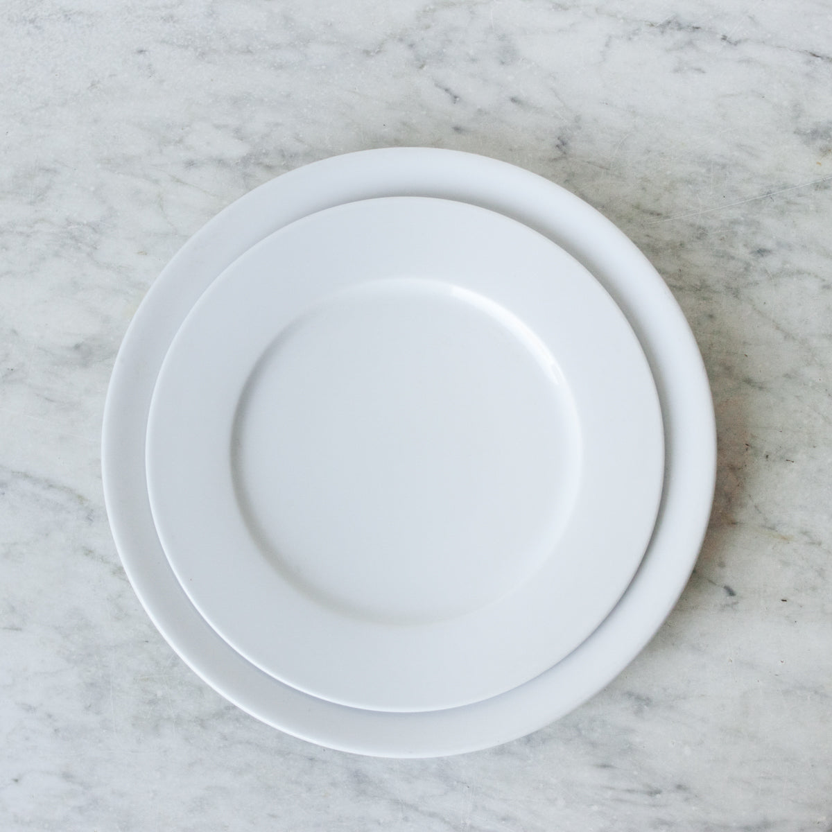 Trio de plats ronds en porcelaine