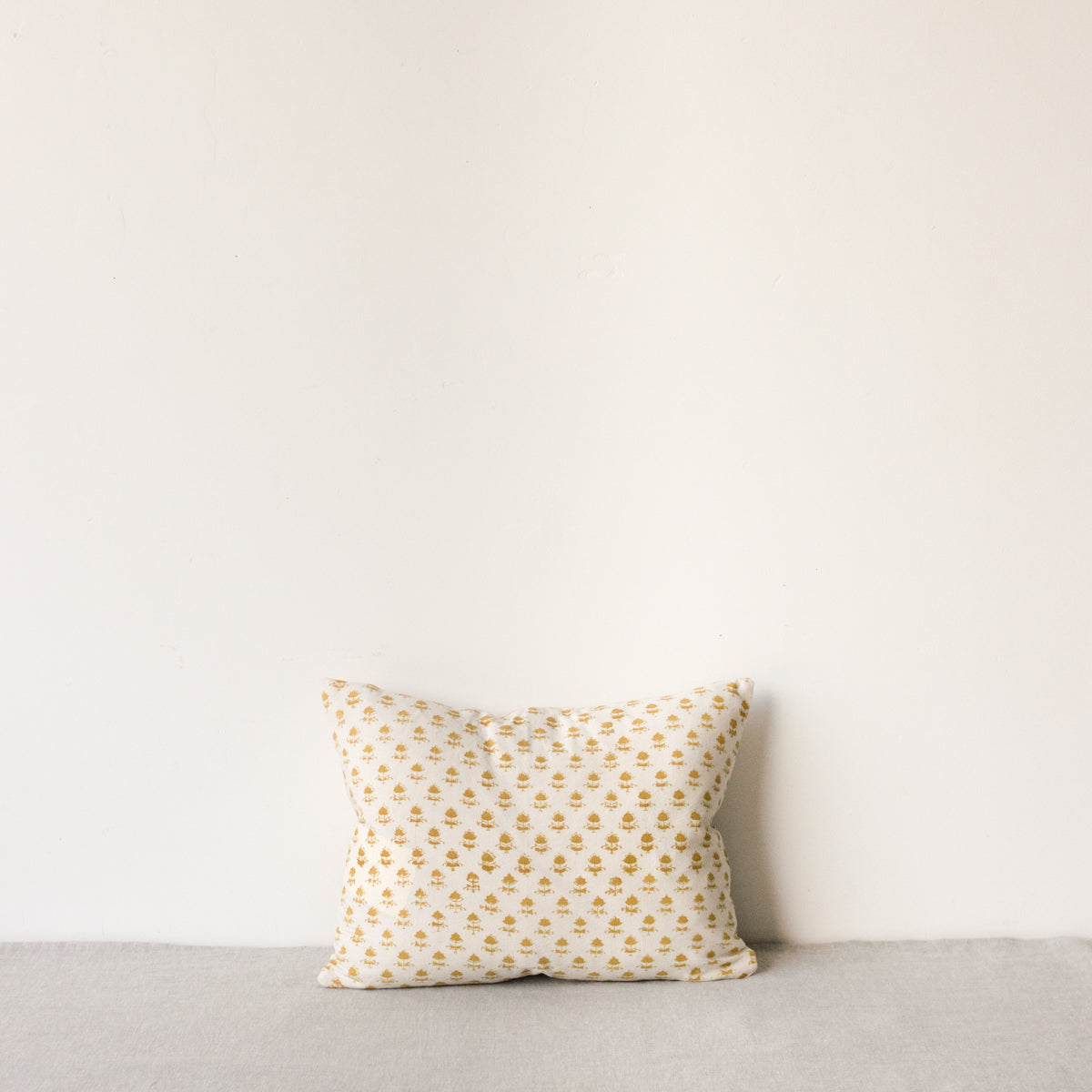 Housse de coussin imprimée en édition limitée | Juliette Gold, reversée à Viviane Gold