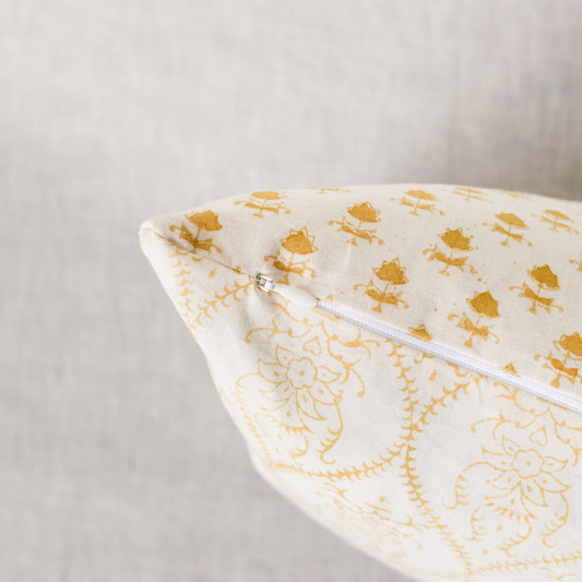 Housse de coussin imprimée en édition limitée | Juliette Gold, reversée à Viviane Gold