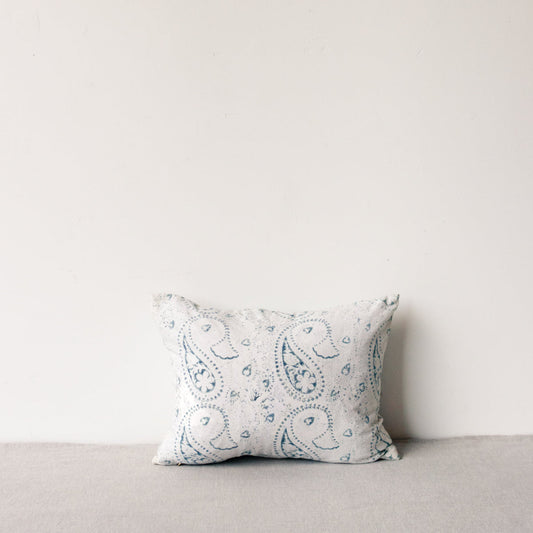 Housse de coussin imprimée en édition limitée | Leonie Indigo