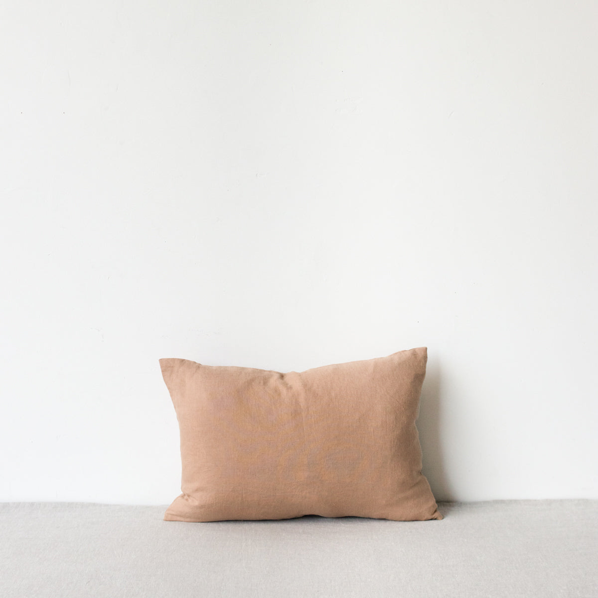 Petite housse de coussin en lin lavé
