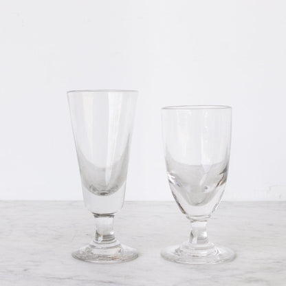 Paire éclectique de verres à absinthe anciens