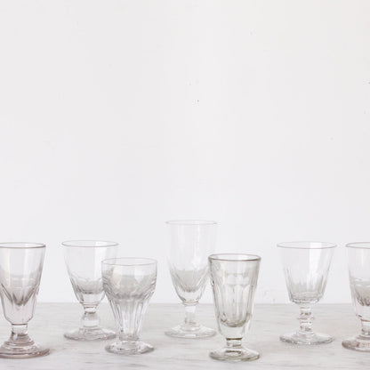 Paire éclectique de verres à absinthe anciens en verre taillé
