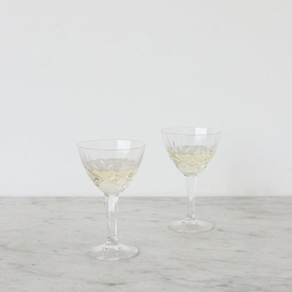Ensemble de 8 verres à vin en cristal taillé