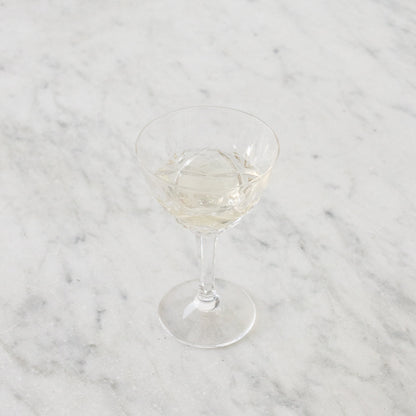 Ensemble de 8 verres à vin en cristal taillé
