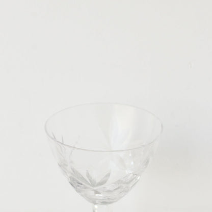 Ensemble de 8 verres à vin en cristal taillé