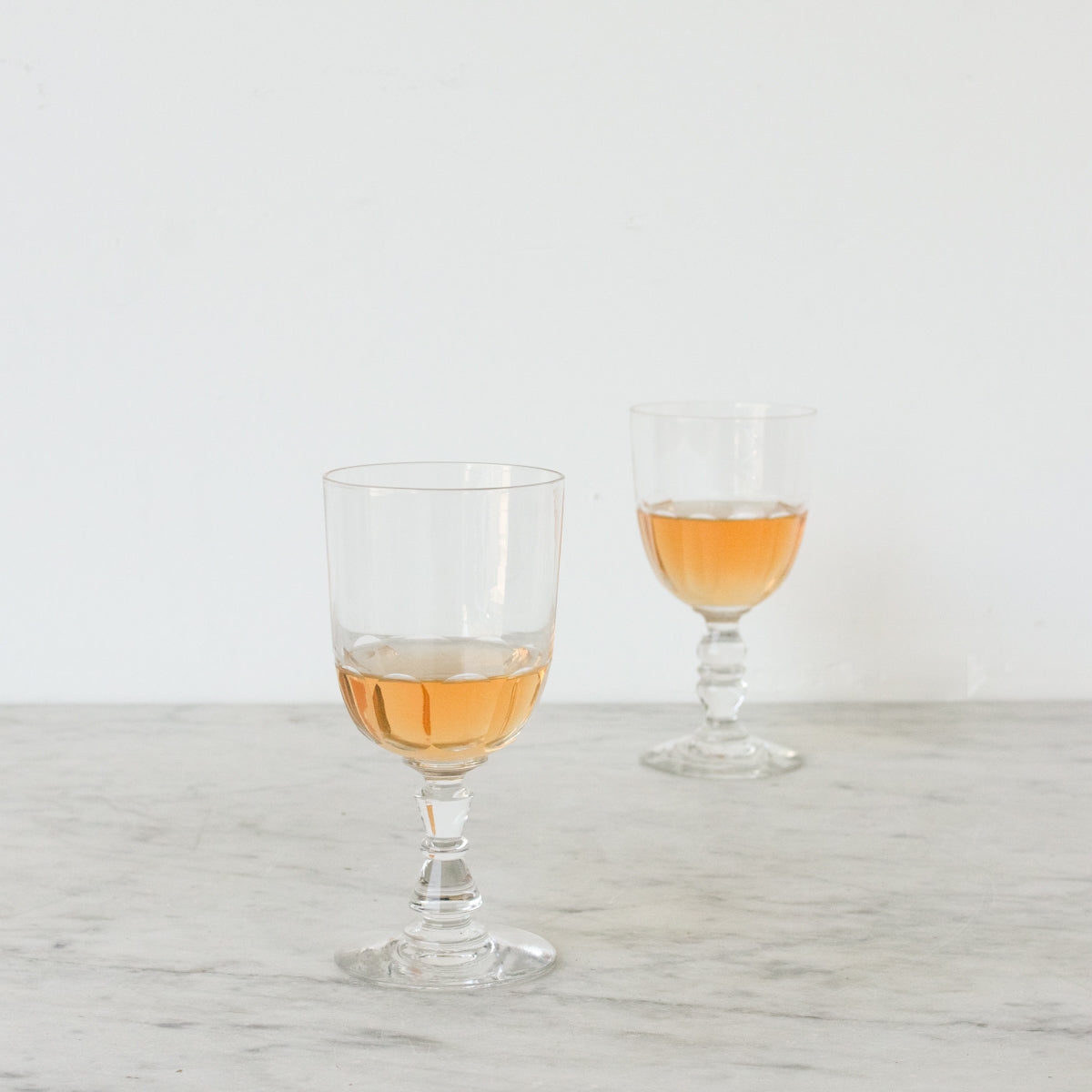 Ensemble de 8 verres à vin en cristal taillé