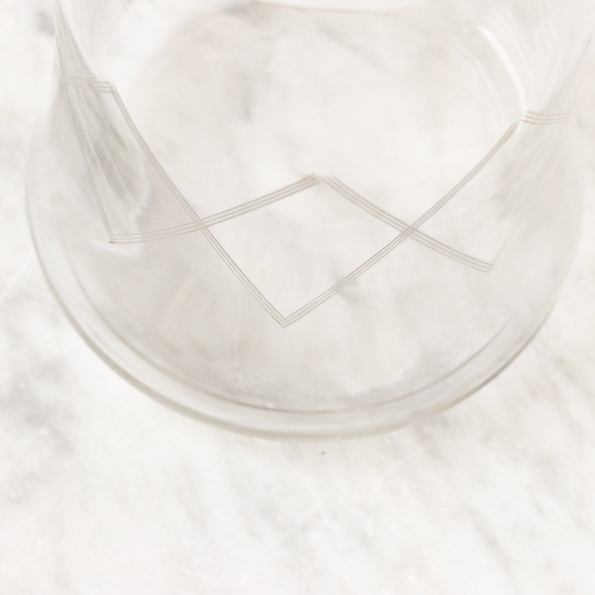 Carafe en forme de cloche avec bouchon