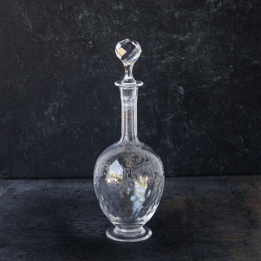 Carafe en verre gravé