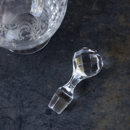 Carafe en verre gravé