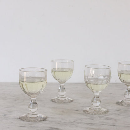 Lot de 6 verres à vin en verre taillé