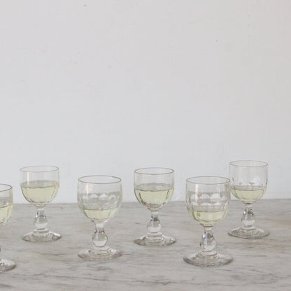 Lot de 6 verres à vin en verre taillé
