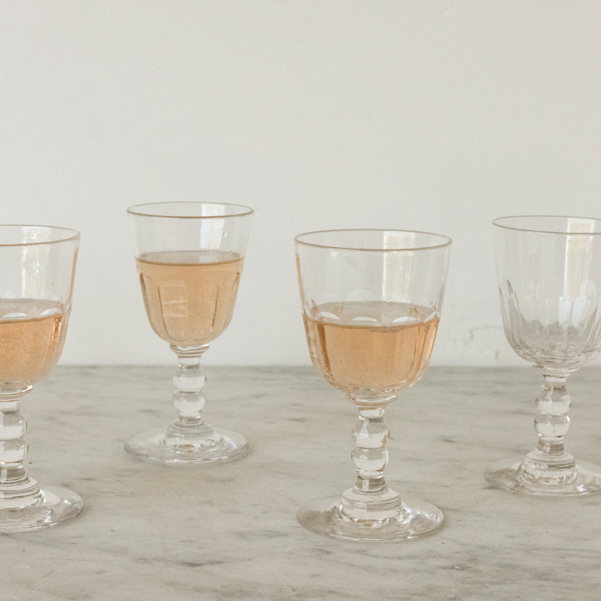 Lot de 6 verres à vin en verre taillé