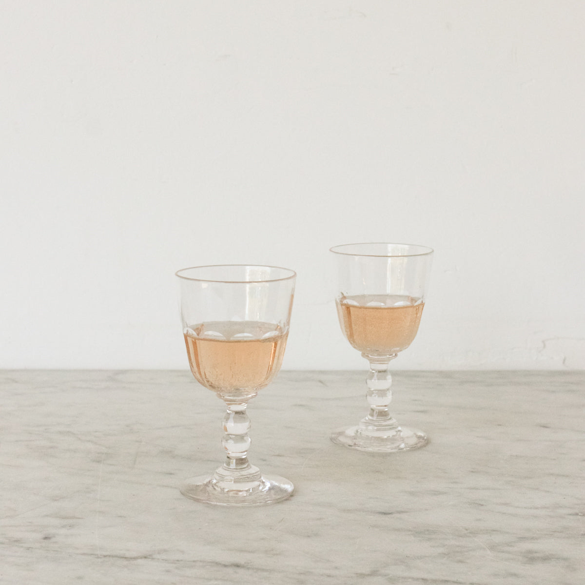 Lot de 6 verres à vin en verre taillé