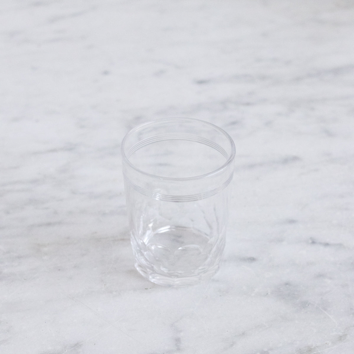 Verre en cristal de Baccarat vintage avec cuillère en os