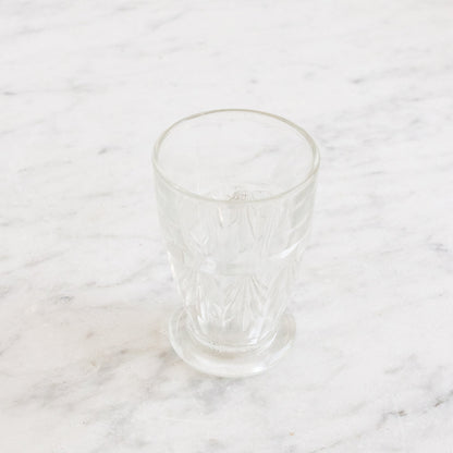 Verre pressé sur pied avec cuillère en os