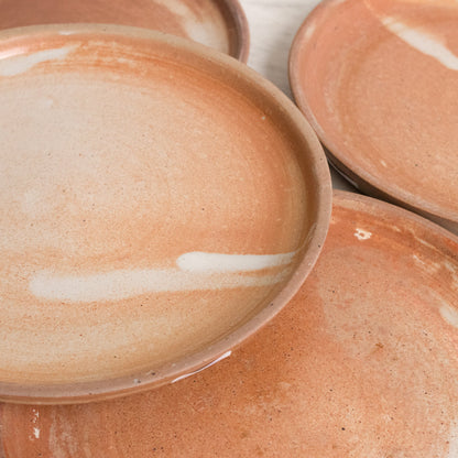 Ensemble de 7 assiettes plates en grès