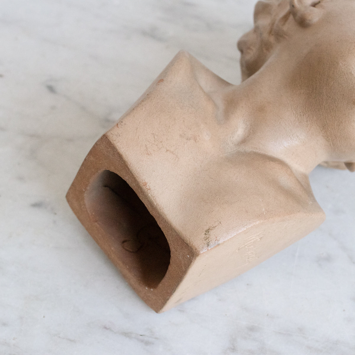 Buste en céramique coulée