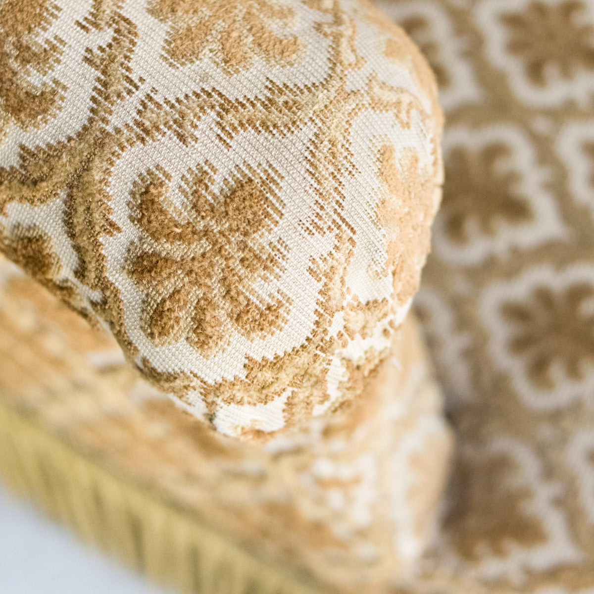 Chaise Crapaud Vintage en Chenille