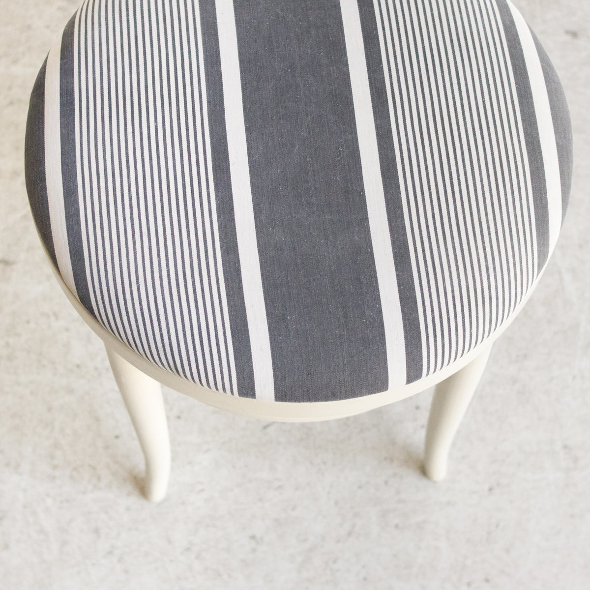 Chaise mouette vintage avec assise en coutil