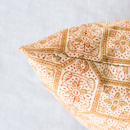 Housse de coussin à imprimé bloc | Lipika Gold 