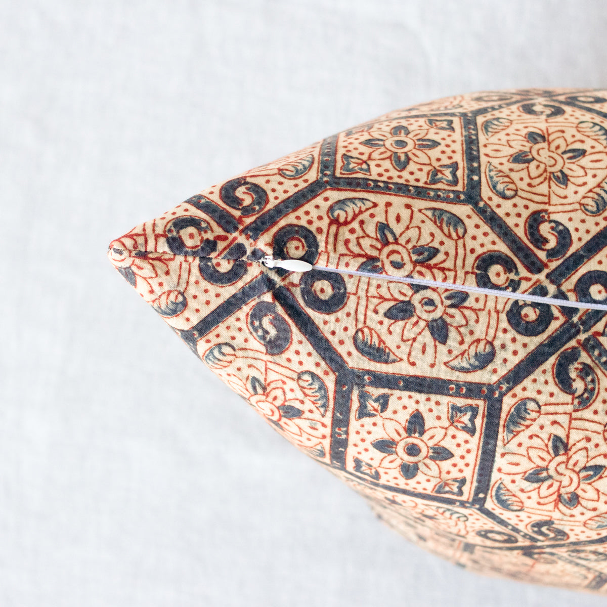 Housse de coussin à imprimé bloc | Lipika Indigo