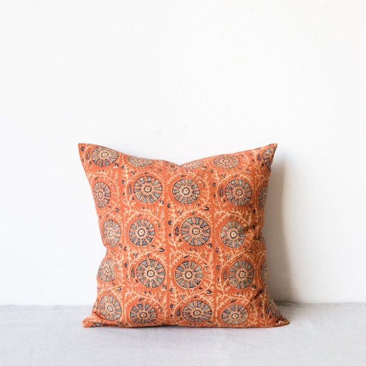 Housse de coussin à imprimé bloc | Karuna Safran