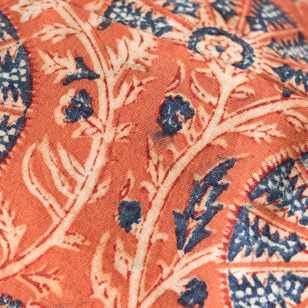 Housse de coussin à imprimé bloc | Karuna Safran
