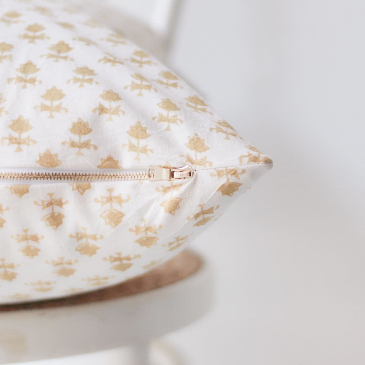 Housse de coussin imprimée à la main | Juliette Gold 