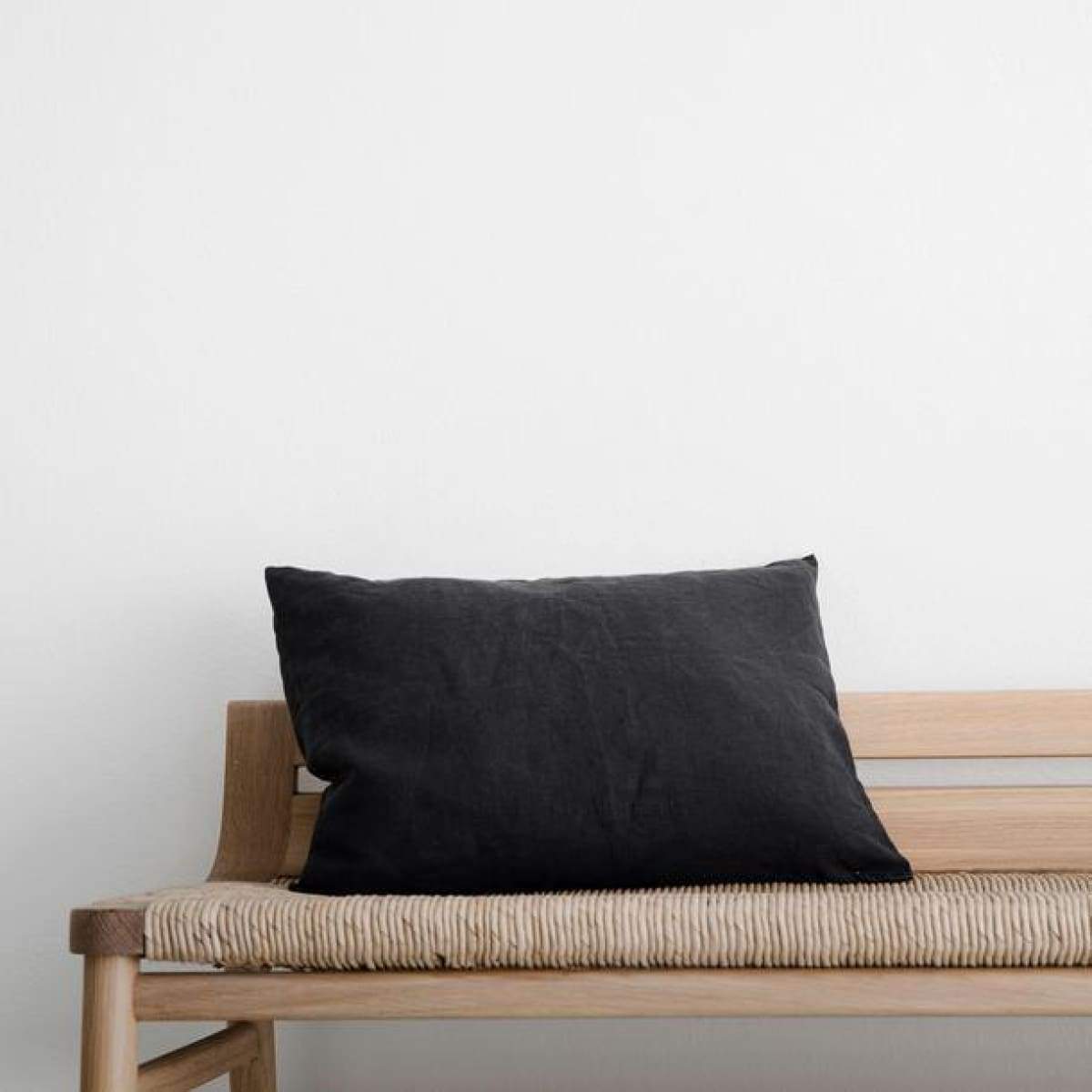 Petit coussin décoratif en lin lavé