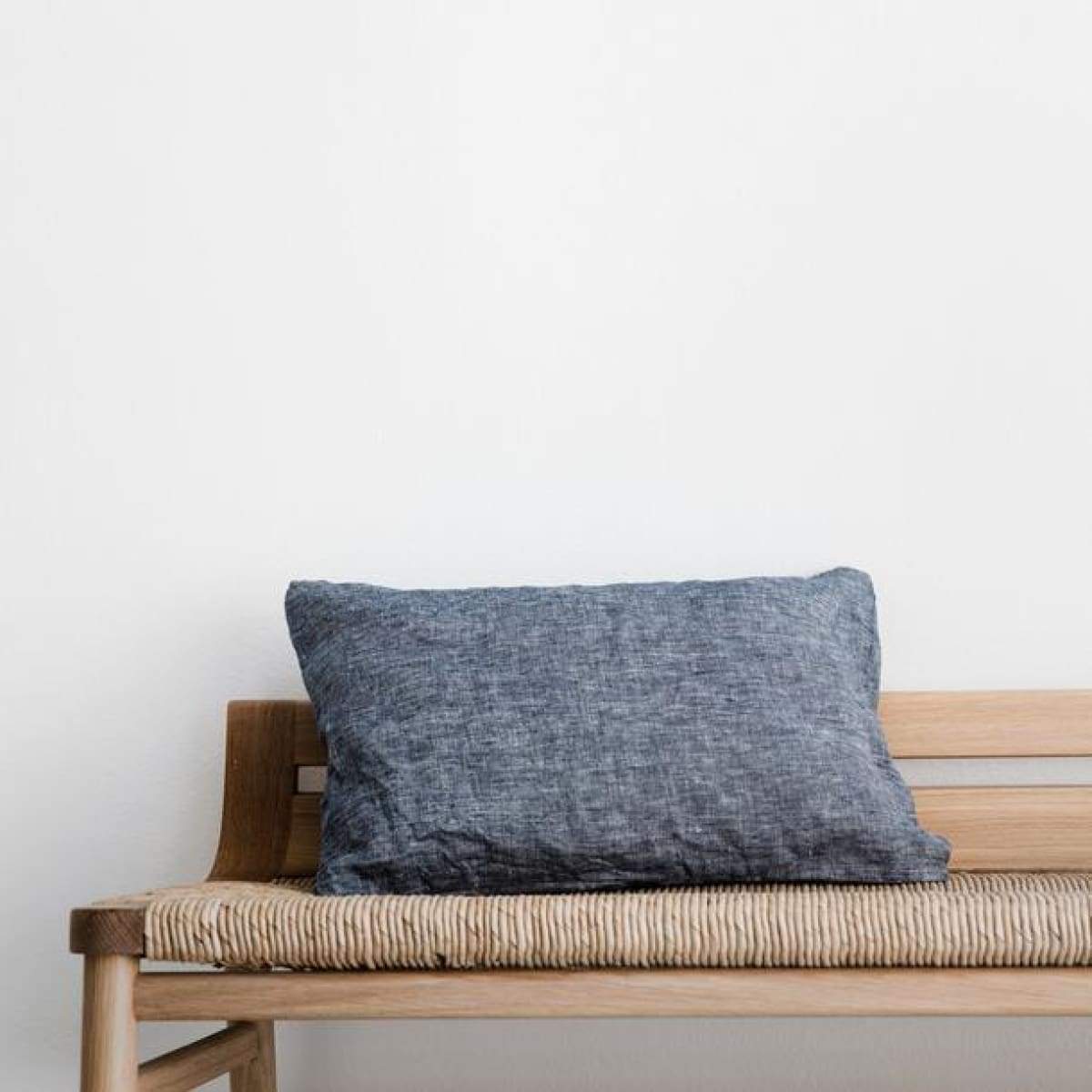 Petit coussin décoratif en lin lavé