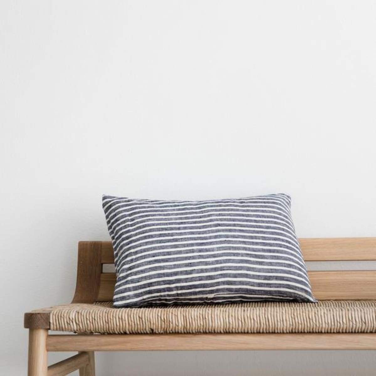 Petit coussin décoratif en lin lavé
