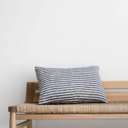 Petit coussin décoratif en lin lavé