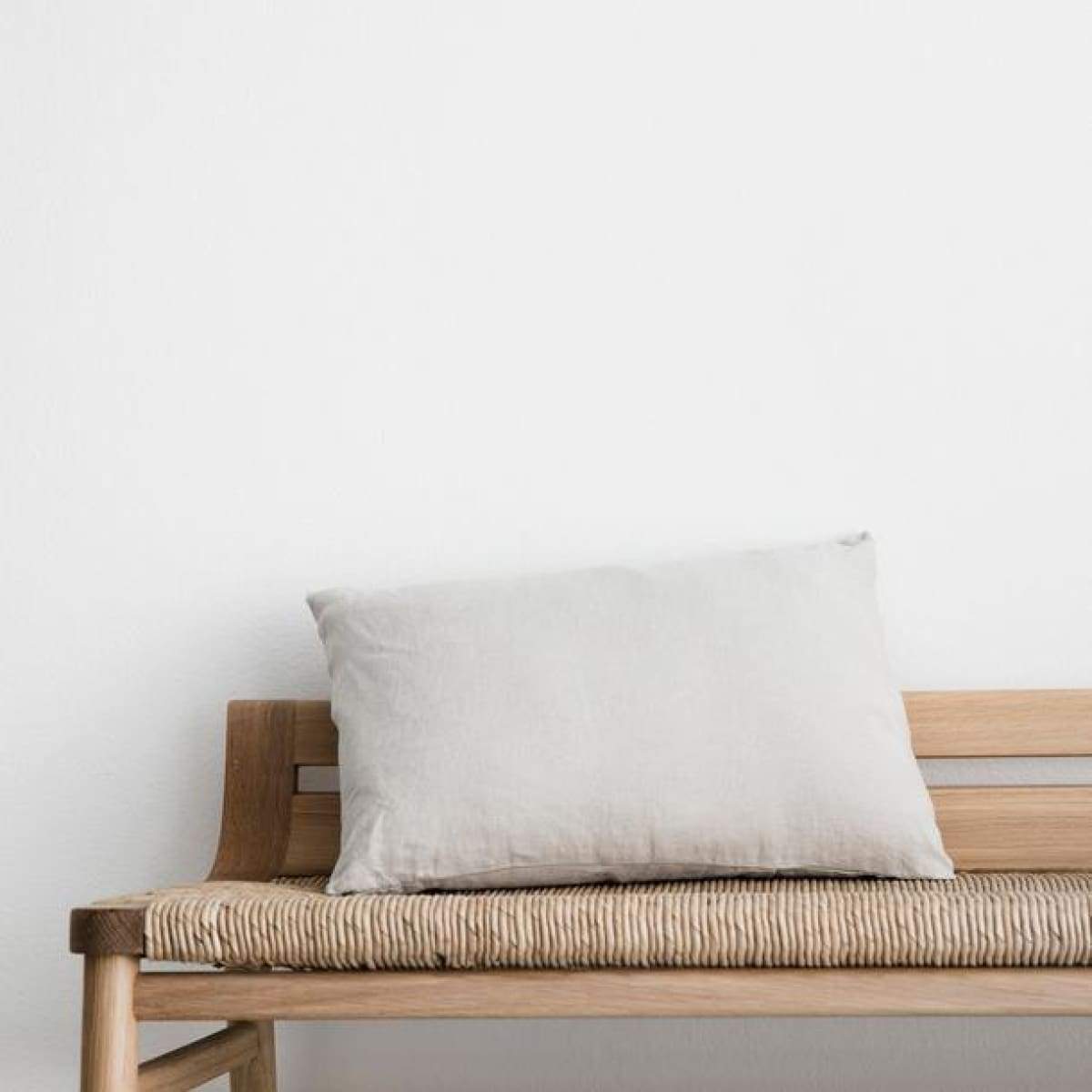 Petit coussin décoratif en lin lavé