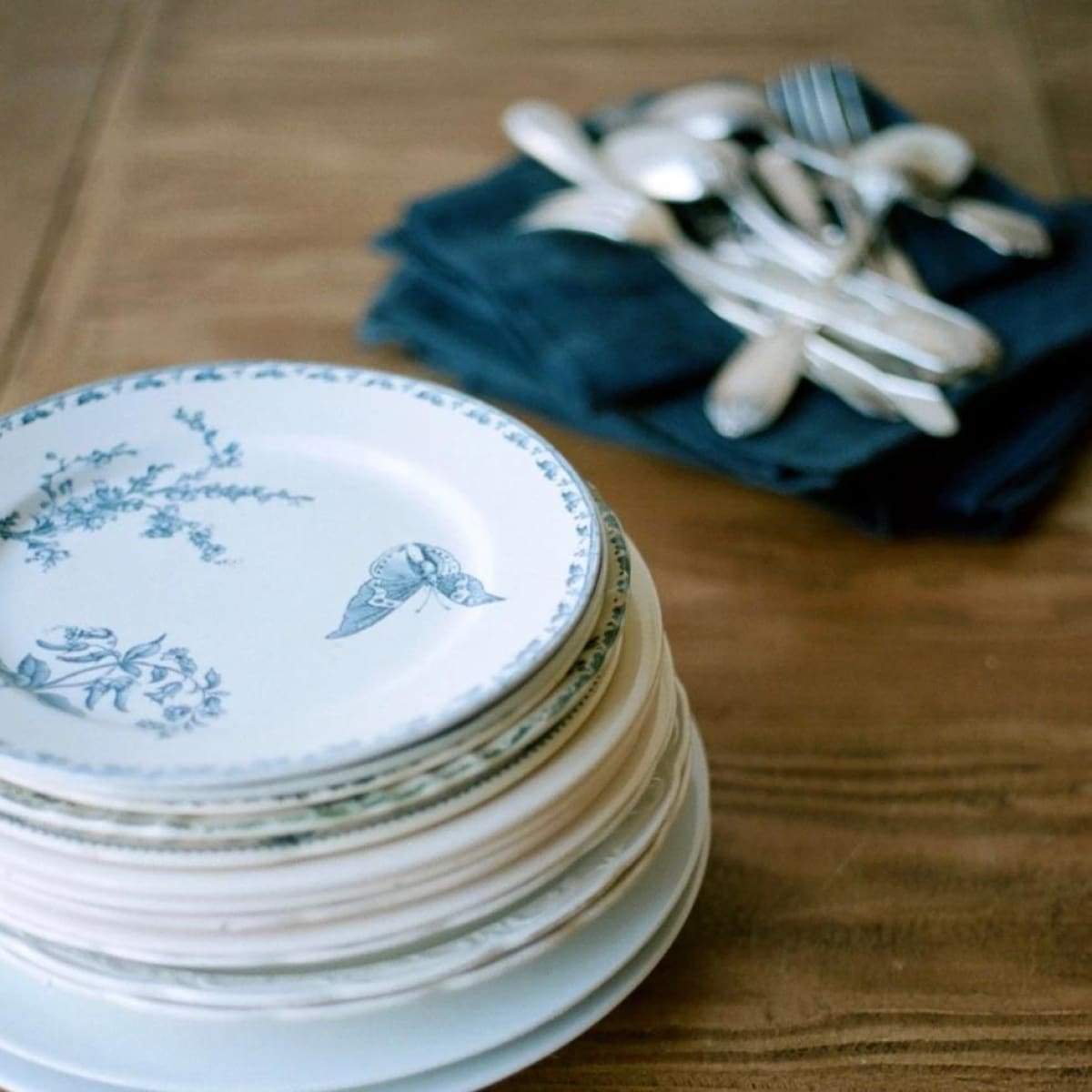 Ensemble de 4 assiettes et bols vintage en céramique