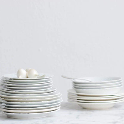 Lot de 4 assiettes vintage en porcelaine blanche