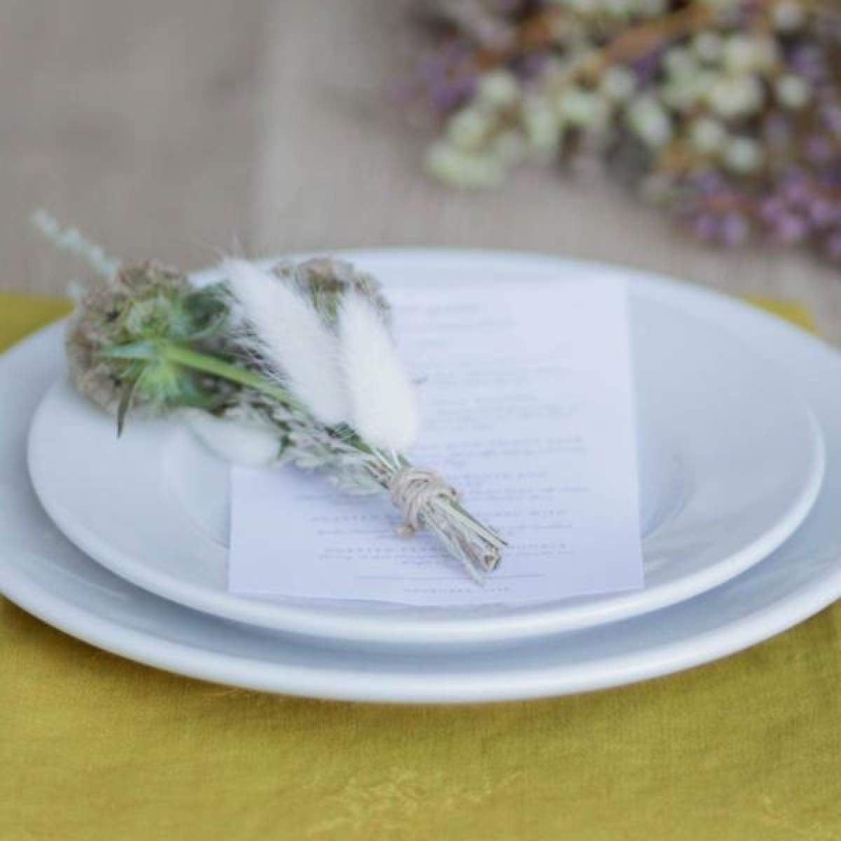 Lot de 4 assiettes vintage en porcelaine blanche